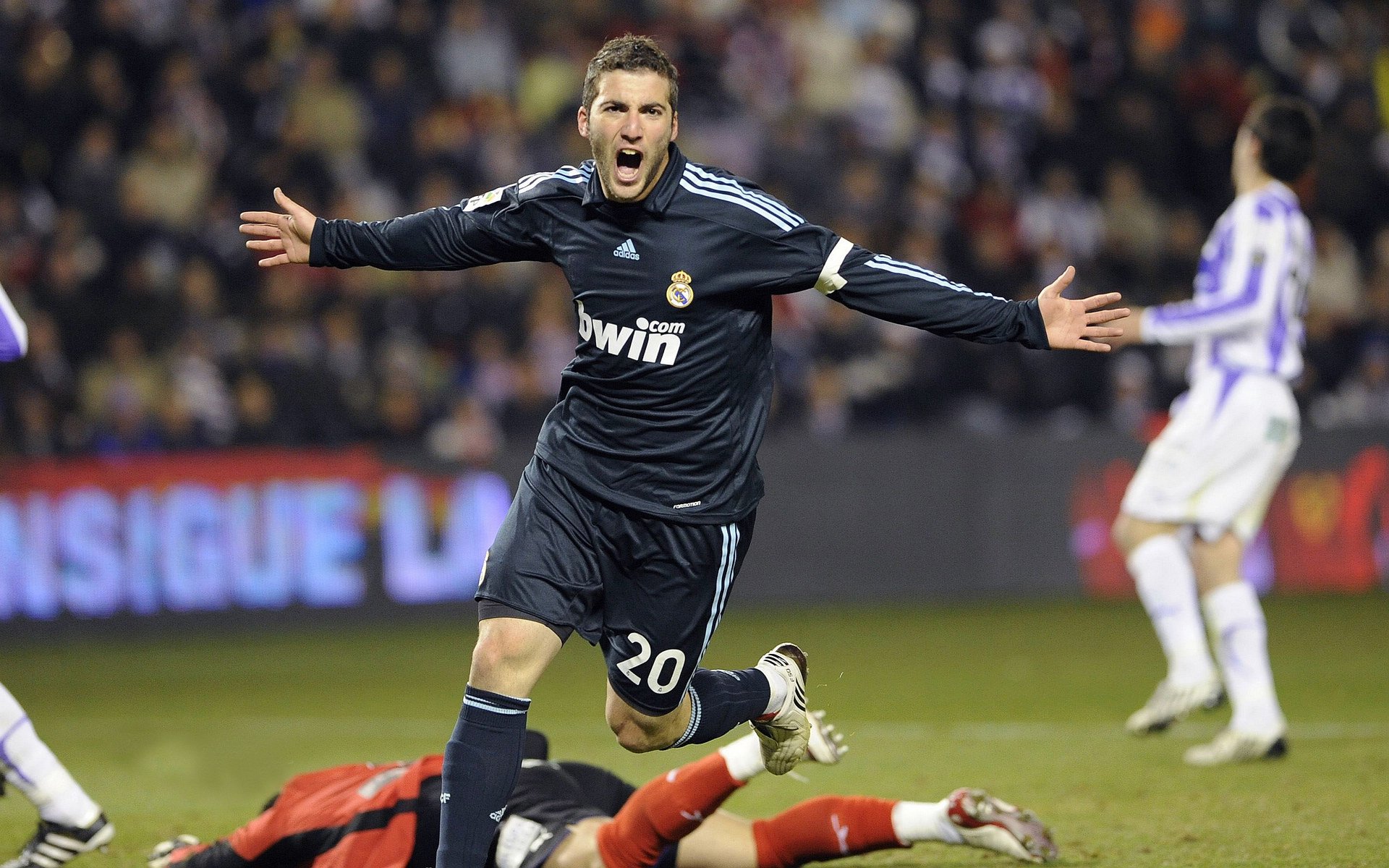 开云体育APP下载-_夜景跑步比赛：灯火辉煌中的健康之旅_，夜景跑步的句子