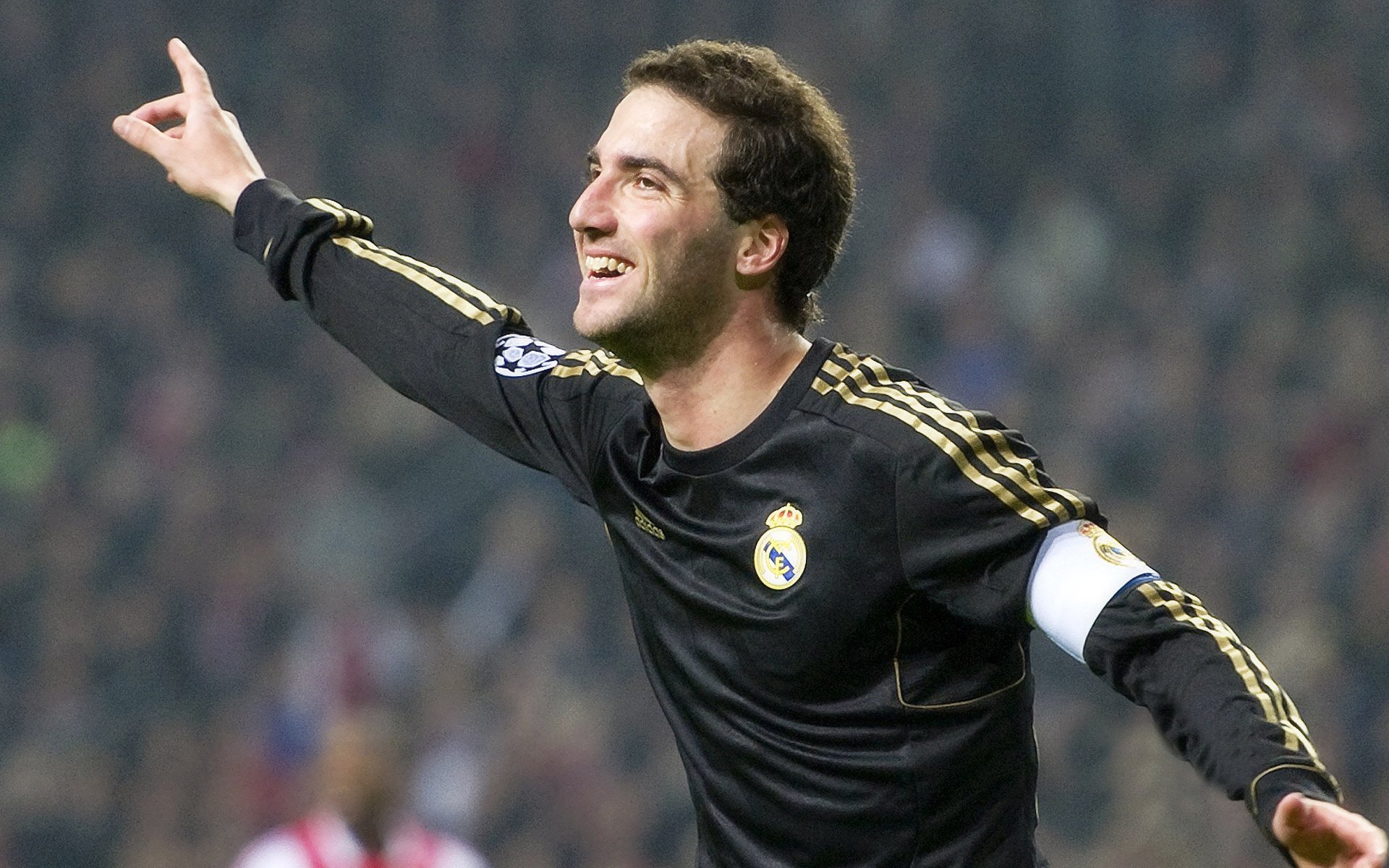 史上最亮丽“冠军夜”：荣耀瞬间熠熠生辉！，冠军叫啥